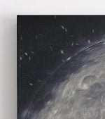 mars kanvas tablo farklı tasarım ile mars gezegeni önünde yandan fotoğrafı çekilen bir astronot gözükmekte