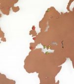 Beyaz zemin üzerinde bakır renklerde ülkeleri ve kıtaları gösteren Metal Duvar Süsü Dünya Haritası 2D Harita -Cobre