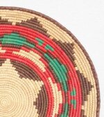 Yakın Çekim Afrikan Sepet Kete Awherika el yapımı, doğal ve eşsiz bir duvar dekorasyonu ürünüdür. Afrika duvar sepetleri Lavi Tasarım 'da!